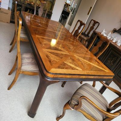 Beautiful Vintage Drexel Heritage Dining Table with 8 Chairs
