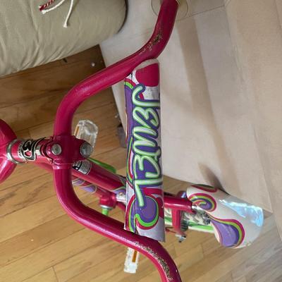 Dynacraft  Jewel Magna 16 inch girls  Bike.   Very good condition.