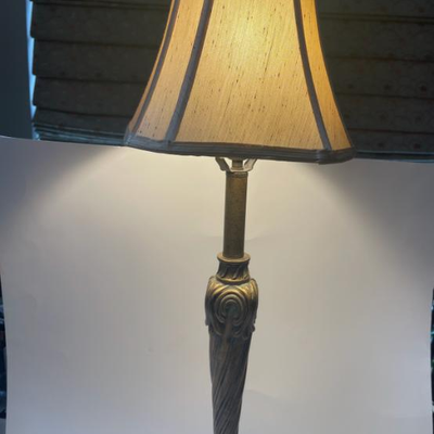 Table lamp very pretty. 31” tall.  Like new. Perfect condition.
