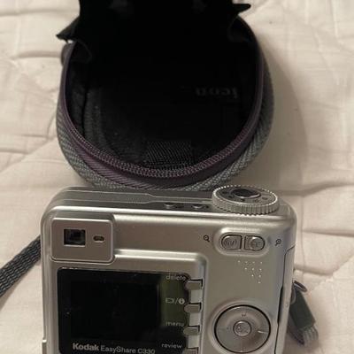 Kodak EasyShare C330 4.0MP Digital Camera Silver w Case. Like New