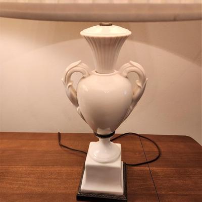 Lot #112 Pair of attractive Vintage Ceramic Table Lamps