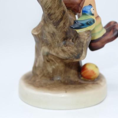 M.J. Hummel - Apple Tree Boy
