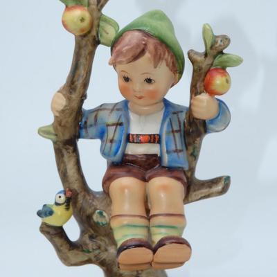 M.J. Hummel - Apple Tree Boy