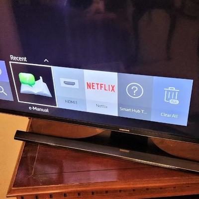 Lot #132  SAMSUNG Flat Screen tv with Remote - 50"