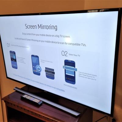Lot #132  SAMSUNG Flat Screen tv with Remote - 50"