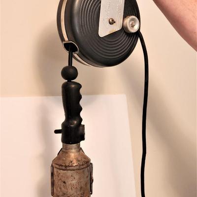 Lot #133  Vintage Cordomatic 900 Shop Light