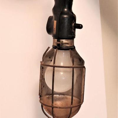 Lot #133  Vintage Cordomatic 900 Shop Light