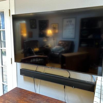 Samsung TV and Samsung Harman/Kardon HDMI Dolby Audio Speaker Bar
