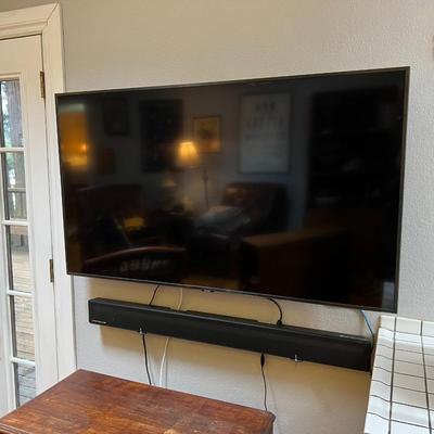 Samsung TV and Samsung Harman/Kardon HDMI Dolby Audio Speaker Bar