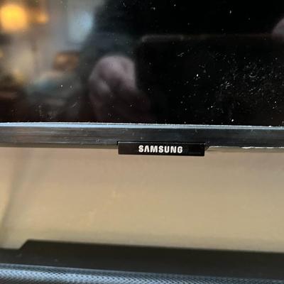 Samsung TV and Samsung Harman/Kardon HDMI Dolby Audio Speaker Bar