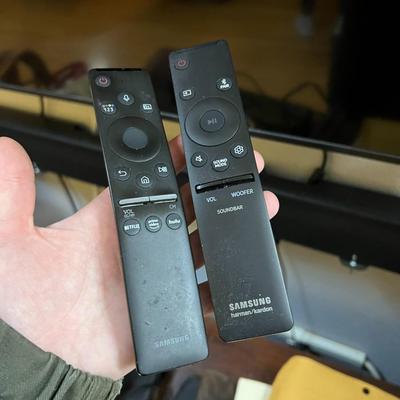 Samsung TV and Samsung Harman/Kardon HDMI Dolby Audio Speaker Bar