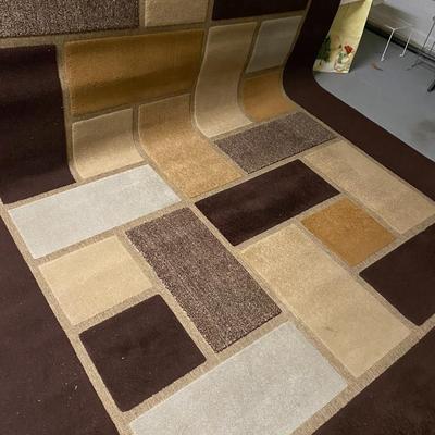 7'-10" x 10'-9" geometric rug