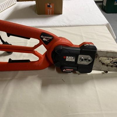 Black&Decker LP1000, 4.5 amp corded Alligator lopper chainsaw