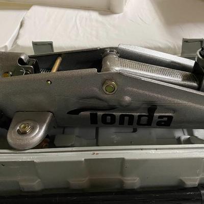 Tonda 2-ton floor jack with carry case