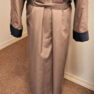 Lot #138  Ladie's Vintage London Fog Coat/Raincoat - great condition
