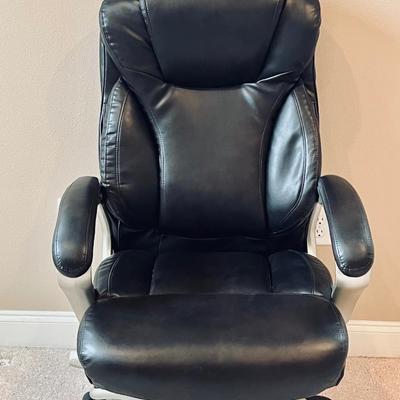 REALSPACE ~ Swivel/Adjustable Rolling Executive Chair