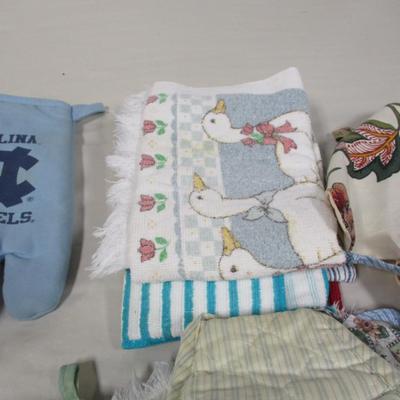 Dish Towels and Oven Mitts includes UNC Tarheels