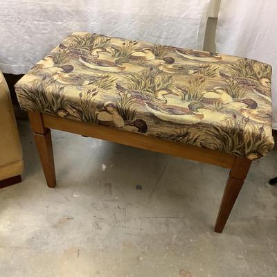 1454 Pair of Ottomans/ Bench