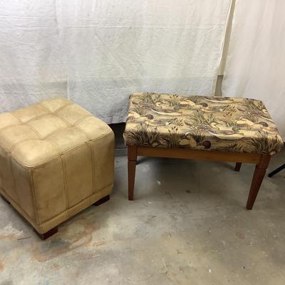 1454 Pair of Ottomans/ Bench