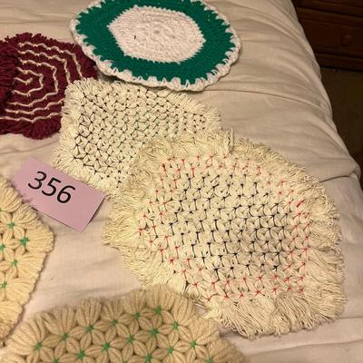Lot of yarn hotpads