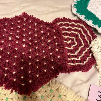 Lot of yarn hotpads