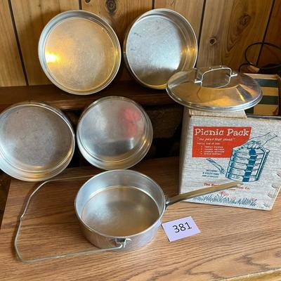 Tin Picnic Pack NIB