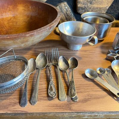 Lot of vintage kitchen tin ware