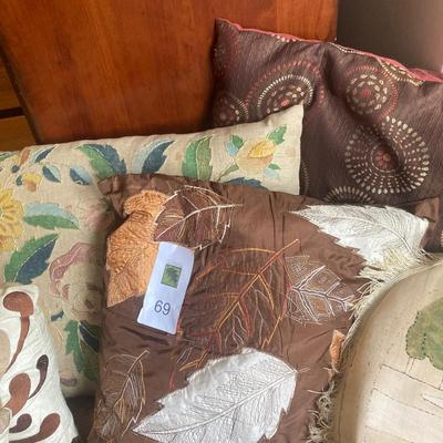 Lot of Decorative pillows