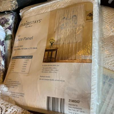 Lot of linens