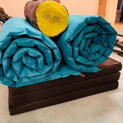 Therms Rest and Alps Mountaineering Camping Matâ€™s (BR2-NM)