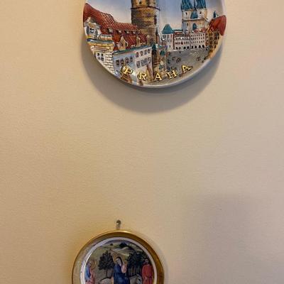 Grouping of wall plates from various countries