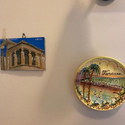 Grouping of wall plates from various countries