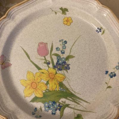 Mikasa Garden Club Plates "Early Spring" EC 408