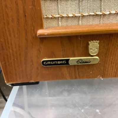 1464 Grundig Heinzelmann Limited Edition Classic Am/fm Radio