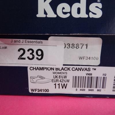 WOMANS KEDS BLACK CANVAS SIZE 11W