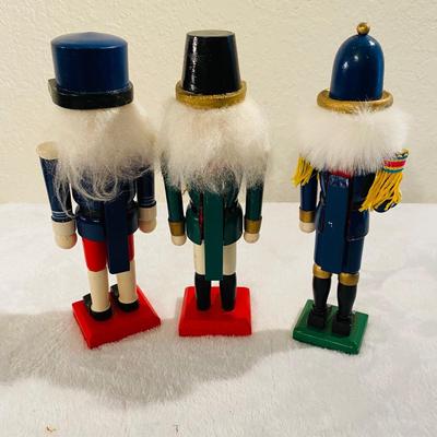 Lot of Christmas Nutcrackers (G-SL)
