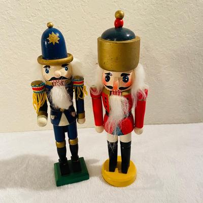 Lot of Christmas Nutcrackers (G-SL)