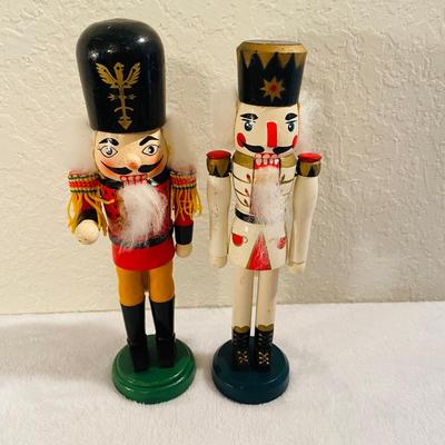 Lot of Christmas Nutcrackers (G-SL)