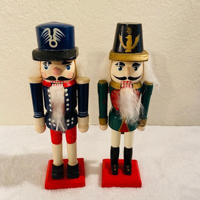 Lot of Christmas Nutcrackers (G-SL)