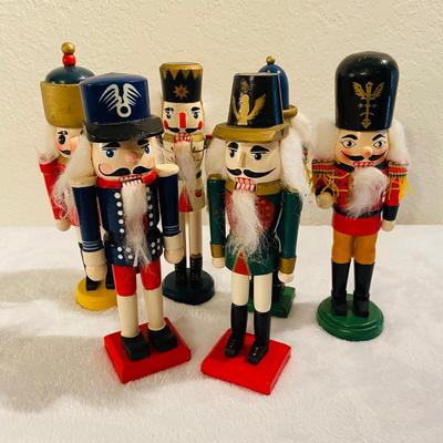 Lot of Christmas Nutcrackers (G-SL)