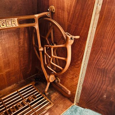 Singer Sewing Table  (GR-JM)
