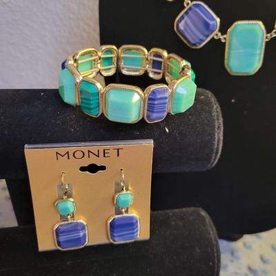 Monet Jewelry Set