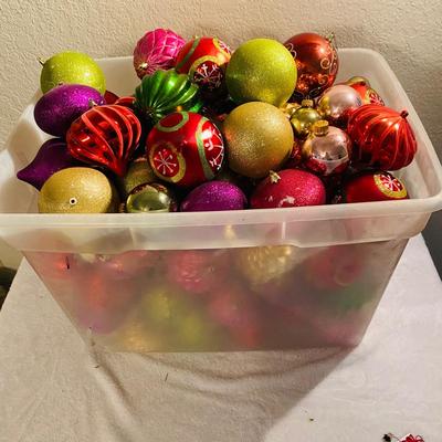 Christmas Tree, Lights, and Vintage Ornaments (GR-SL)