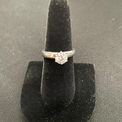 STERLING SILVER RING W/CUBIC ZIRCONIA SOLITAIRE