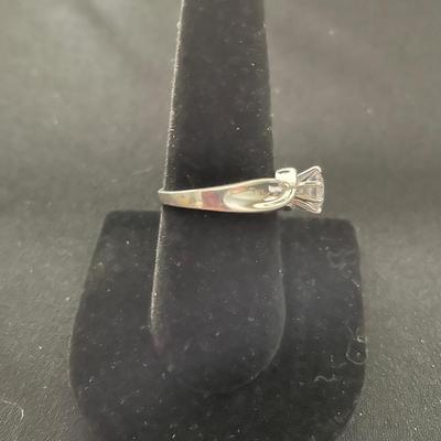 STERLING SILVER RING W/SOLITAIRE CUBIC ZIRCONIA