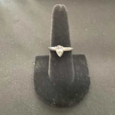 1 CARAT PEAR SHAPE SOLITAIRE SET IN STERLING SILVER
