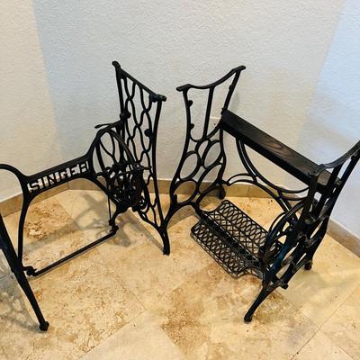 Metal Singer Sewing Bases. (GR-JM)
