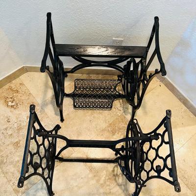 Metal Singer Sewing Bases. (GR-JM)