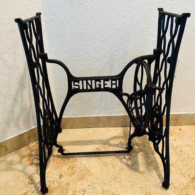 Metal Singer Sewing Bases. (GR-JM)