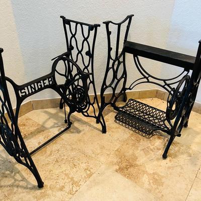 Metal Singer Sewing Bases. (GR-JM)